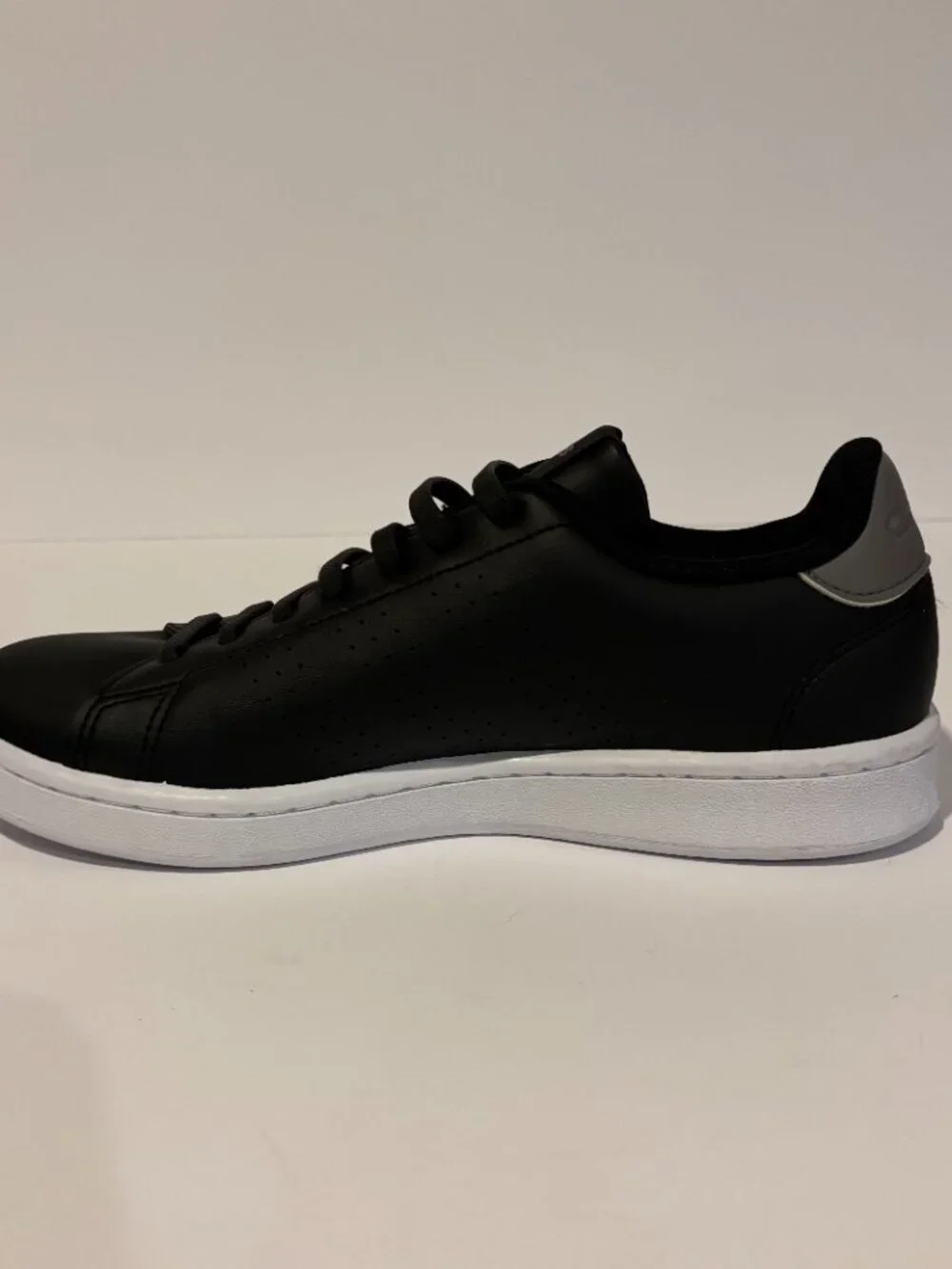 Adidas Advantage Men's Black/White Sneakers - Size 8
